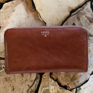 Fossil zippered wallet classic brown Issue No 1954